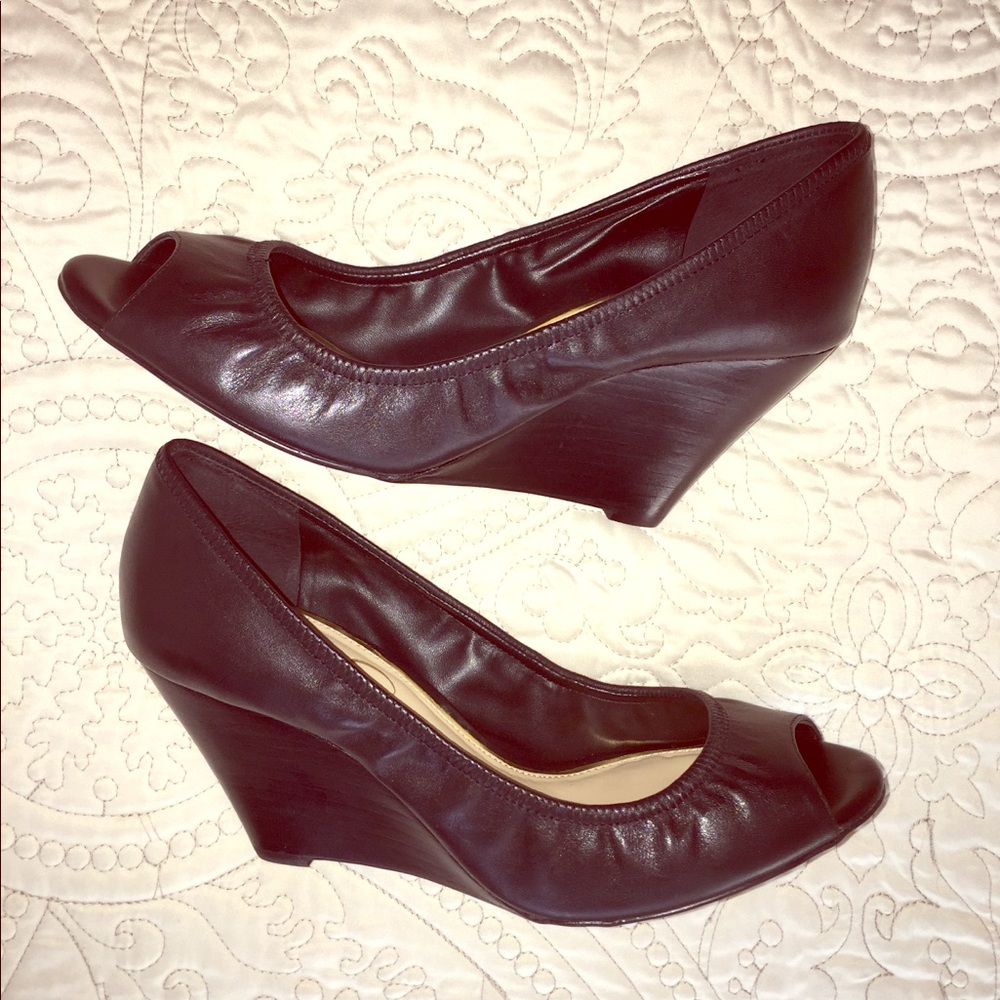 ✨NWT Jessica Simpson Stacked Peep-Toe Wedge